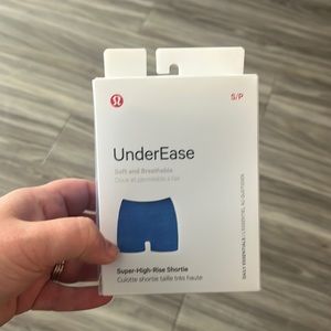 NWT lululemon underease